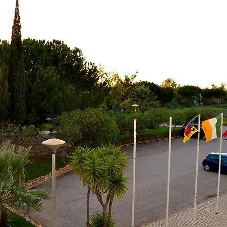 Parque Amendoeiras Aparthotel 2*