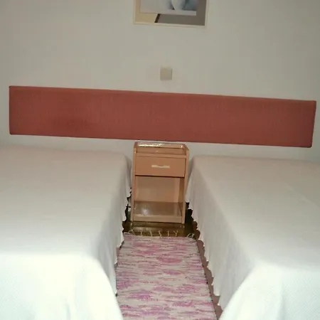 Aparthotel Parque Amendoeiras 2*
